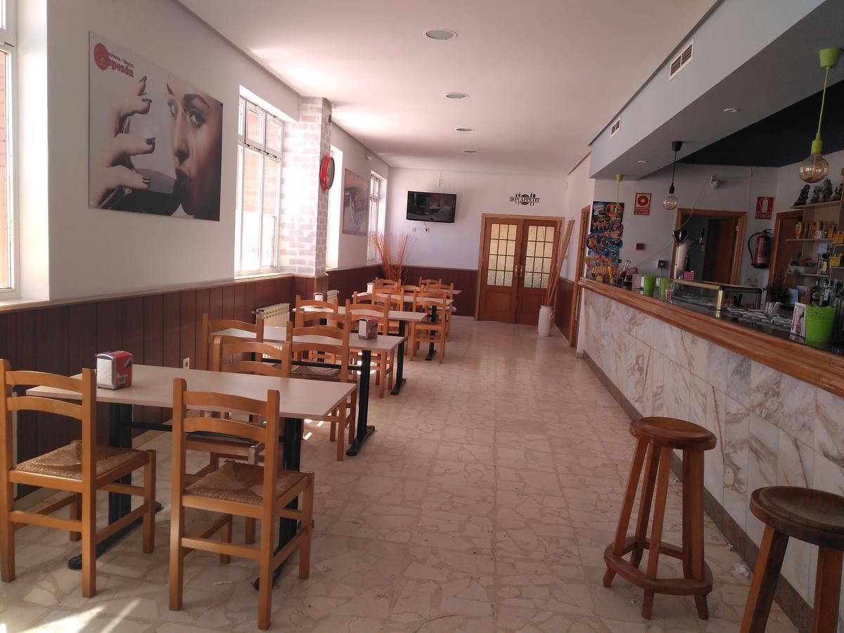 Hostal El Tropezon Matallana de Valmadrigal Zewnętrze zdjęcie